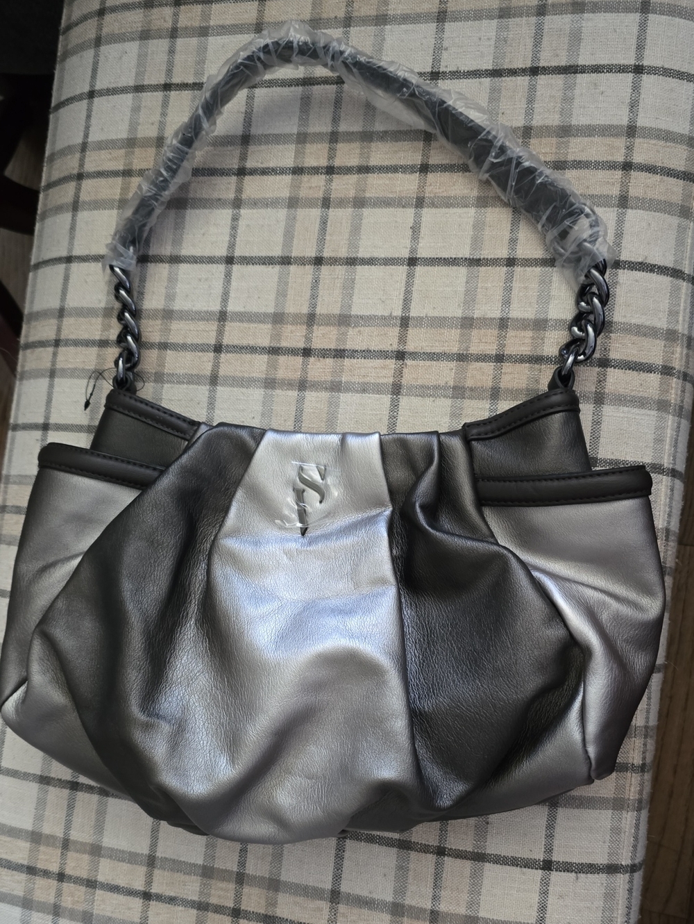 VERA WANG Stylish Two-Tone Black & Silver Shoulder Bag